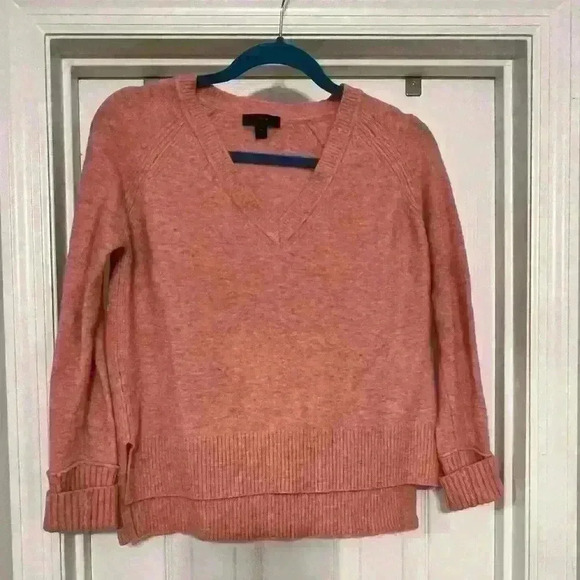 J. Crew Supersoft Yarn V-neck Sweater in Heather Blossom Size XS Style H3911 - Picture 1 of 8